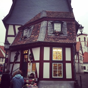 weihnachtsmarkt hobbit house german cottage fachwerk