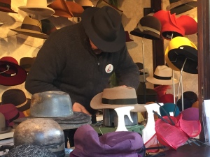 hatmaker, hat fitting, hat stretching, weihnachtsmarkt