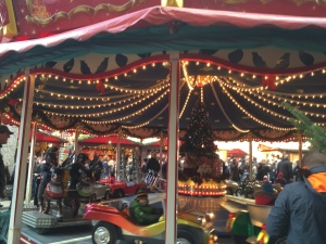 carousel weihnachtsmarkt merry-go-round