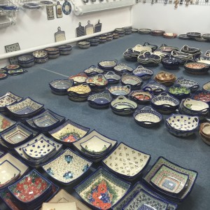 polish pottery boleslawiec poland pottery shop floor